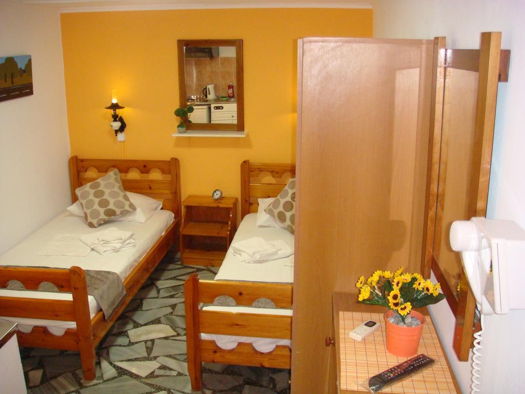 Boussetil Rooms Capanmat Τήνος Εξωτερικό φωτογραφία